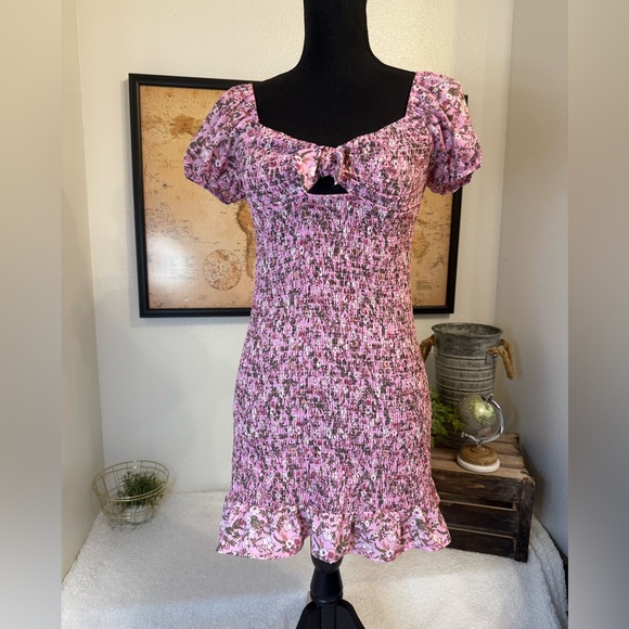 Madden NYC smocked floral dress - Picture 1 of 8